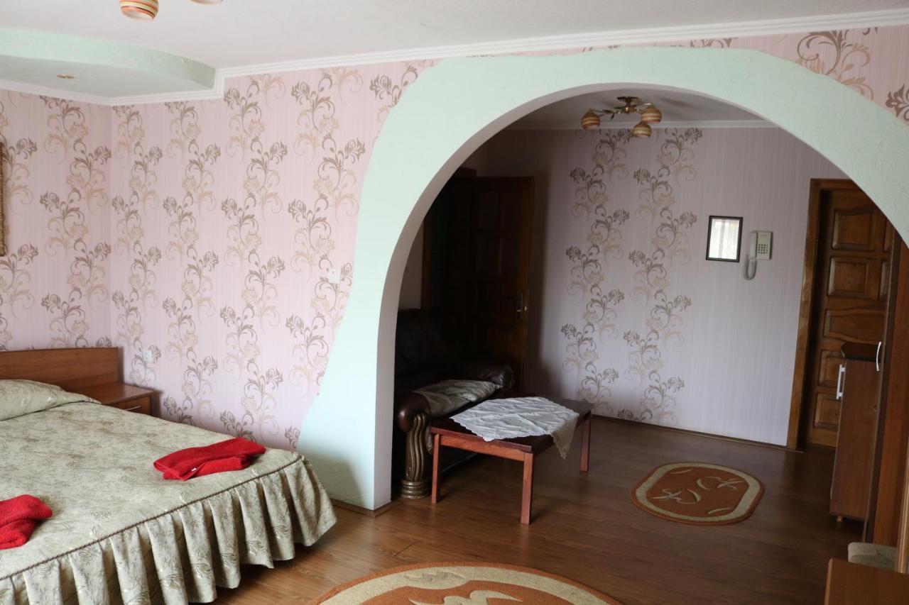 Готель ***Феєрія Tyachiv Exterior photo